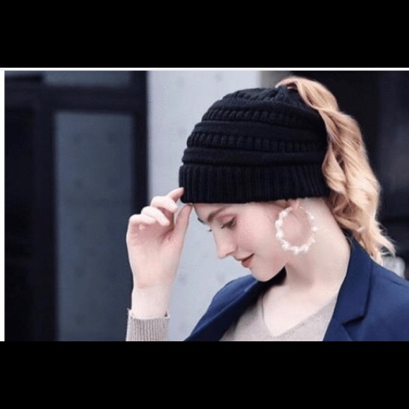 ✅NWT Chunky Messy Bun/ponytail Knit Hat Beanie - Picture 7 of 7